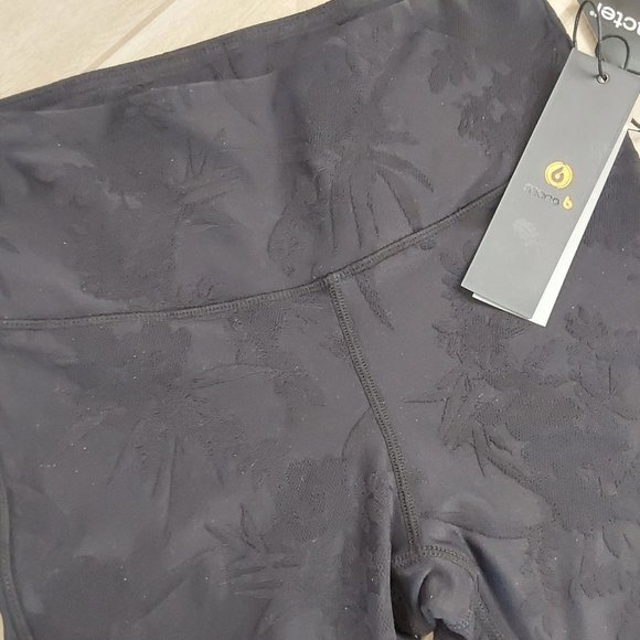 Mono b NWT Black Embossed Floral Legging.  Size S. ( 98 ) - Picture 2 of 4